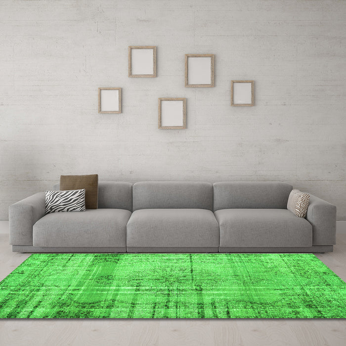 Machine Washable Persian Green Traditional Area Rugs in a Living Room,, wshtr2463grn