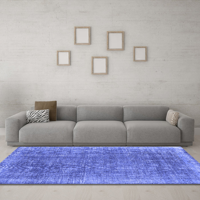 Machine Washable Persian Blue Traditional Rug in a Living Room, wshtr2464blu
