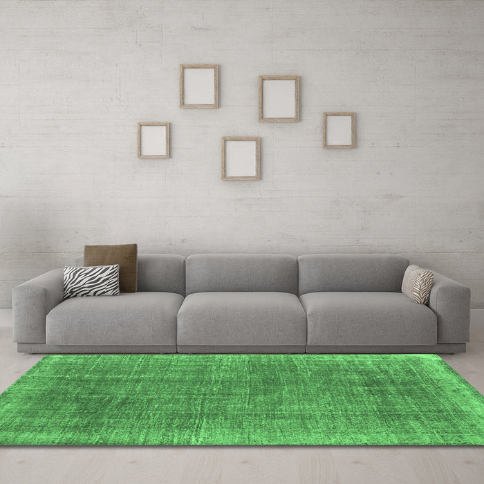Machine Washable Persian Emerald Green Traditional Area Rugs in a Living Room,, wshtr2464emgrn