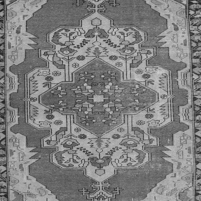 Serging Thickness of Machine Washable Persian Gray Traditional Rug, wshtr2465gry