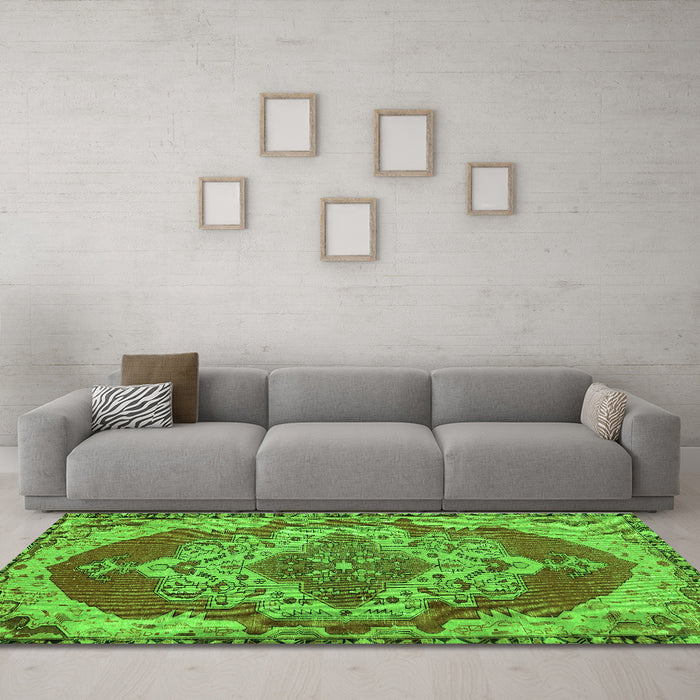 Machine Washable Persian Green Traditional Area Rugs in a Living Room,, wshtr2465grn