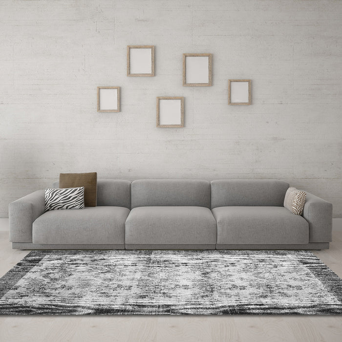 Machine Washable Persian Gray Traditional Rug in a Living Room,, wshtr2466gry