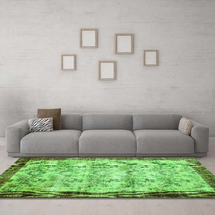 Machine Washable Persian Green Traditional Area Rugs in a Living Room,, wshtr2466grn