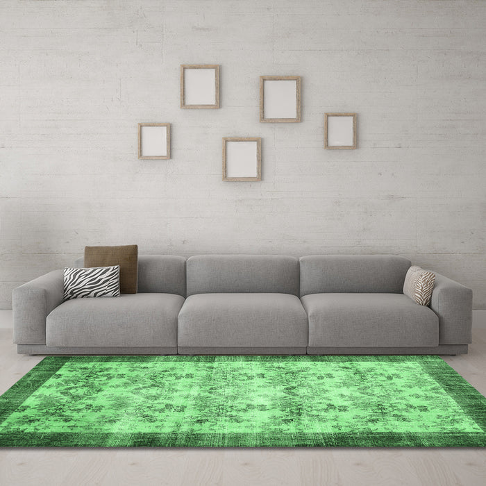 Machine Washable Persian Emerald Green Traditional Area Rugs in a Living Room,, wshtr2466emgrn