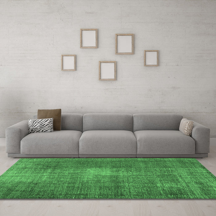Machine Washable Persian Emerald Green Traditional Area Rugs in a Living Room,, wshtr2467emgrn