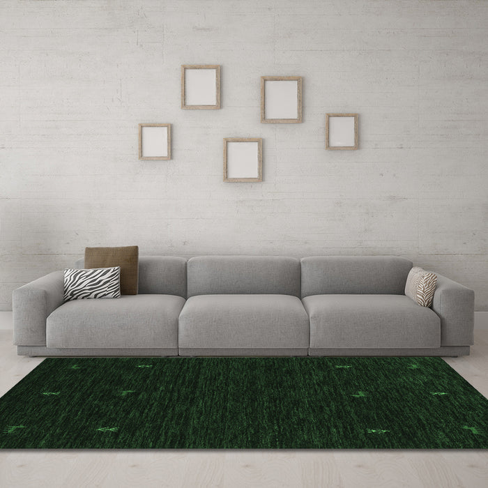 Machine Washable Persian Emerald Green Traditional Area Rugs in a Living Room,, wshtr2468emgrn