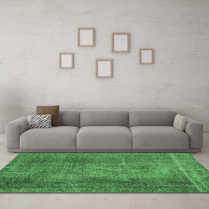 Machine Washable Persian Emerald Green Traditional Area Rugs in a Living Room,, wshtr2469emgrn