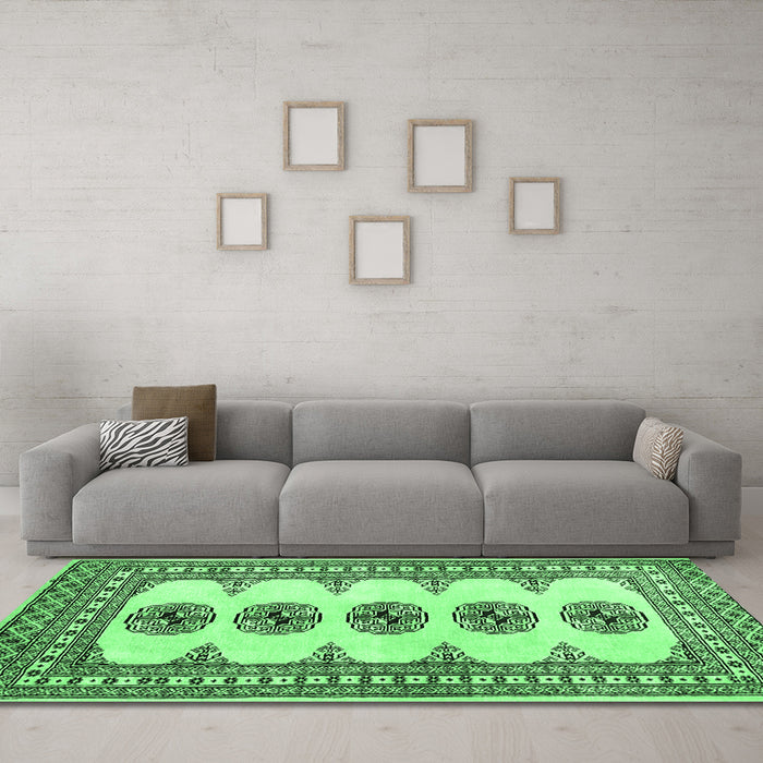 Machine Washable Persian Emerald Green Traditional Area Rugs in a Living Room,, wshtr246emgrn