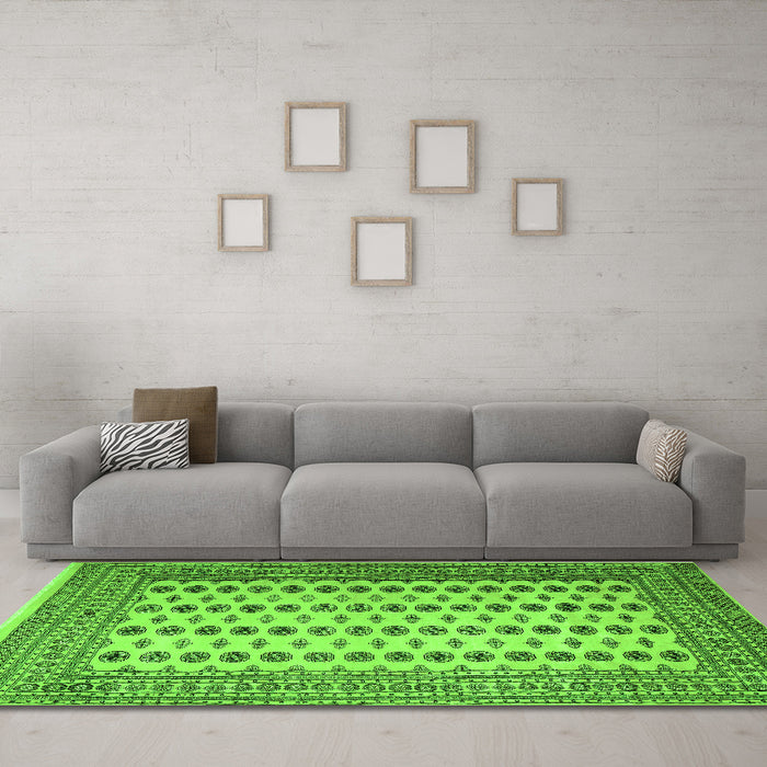 Machine Washable Persian Green Traditional Area Rugs in a Living Room,, wshtr2470grn