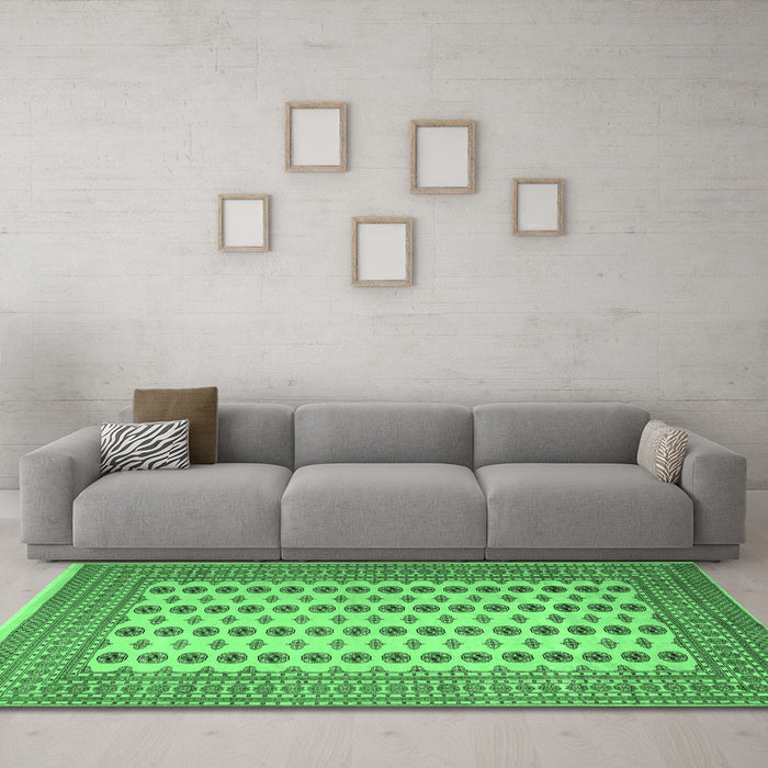 Machine Washable Persian Emerald Green Traditional Area Rugs in a Living Room,, wshtr2470emgrn