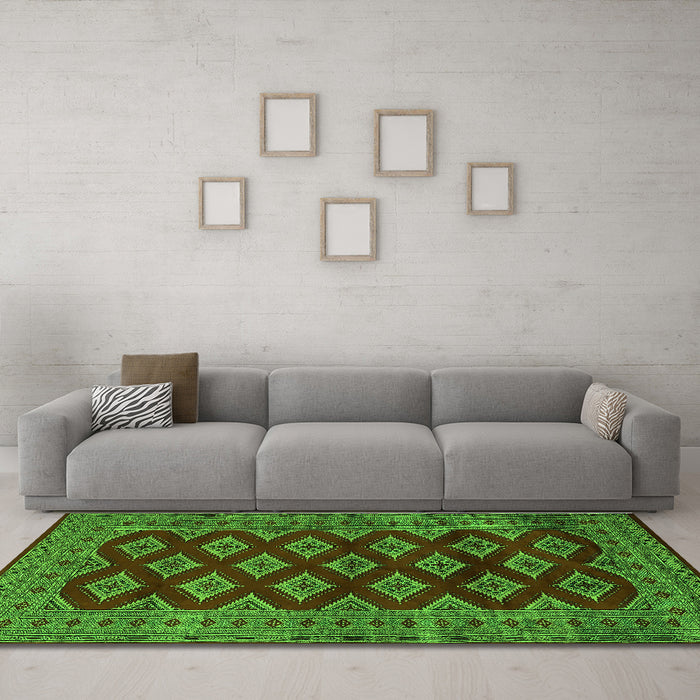 Machine Washable Persian Green Traditional Area Rugs in a Living Room,, wshtr2471grn