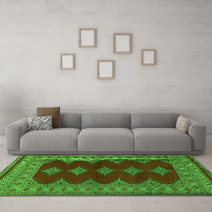 Machine Washable Persian Green Traditional Area Rugs in a Living Room,, wshtr2472grn
