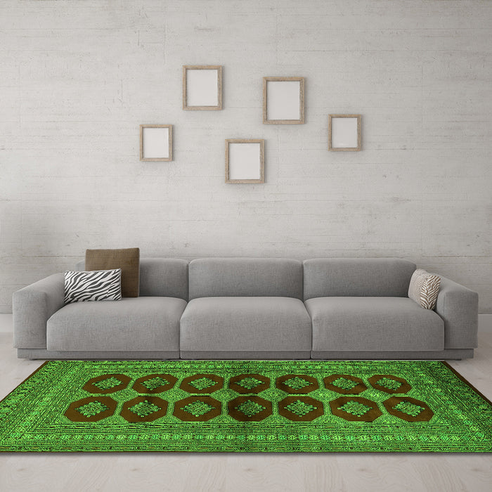 Machine Washable Persian Green Traditional Area Rugs in a Living Room,, wshtr2473grn
