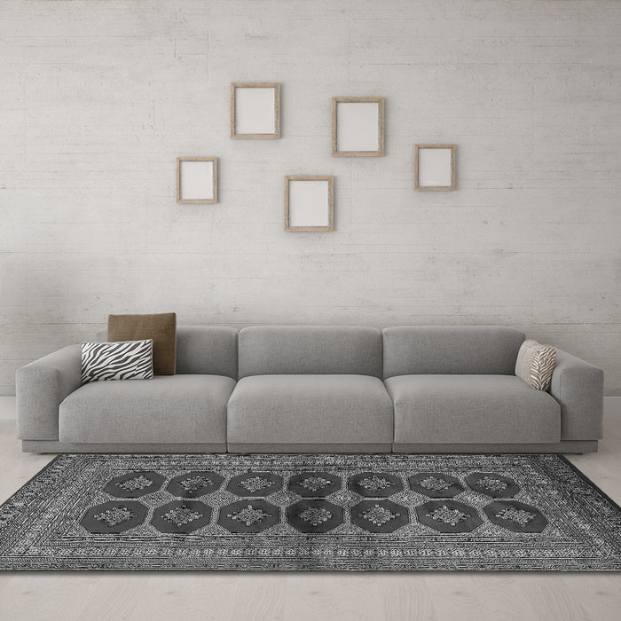 Machine Washable Persian Gray Traditional Rug in a Living Room,, wshtr2473gry