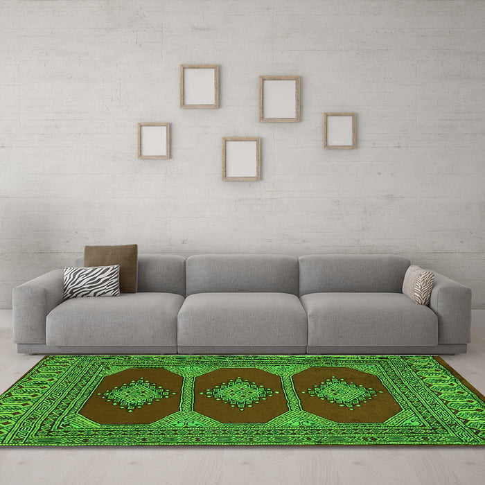 Machine Washable Persian Green Traditional Area Rugs in a Living Room,, wshtr2474grn