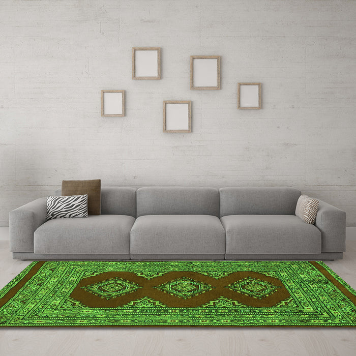 Machine Washable Persian Green Traditional Area Rugs in a Living Room,, wshtr2475grn