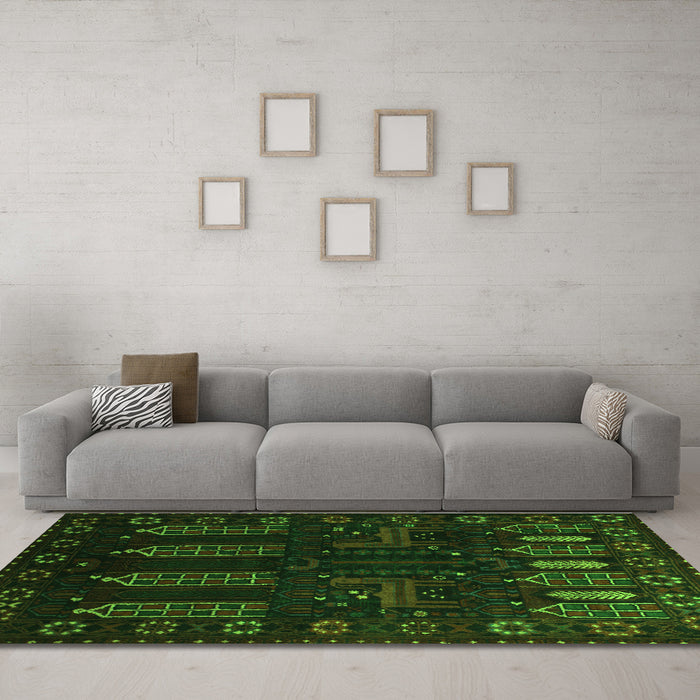 Machine Washable Persian Green Traditional Area Rugs in a Living Room,, wshtr2480grn