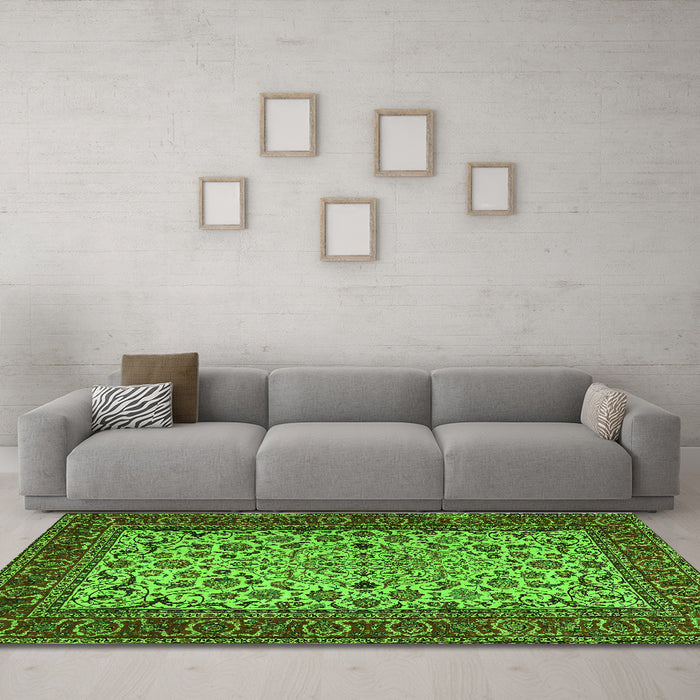 Machine Washable Persian Green Traditional Area Rugs in a Living Room,, wshtr2483grn