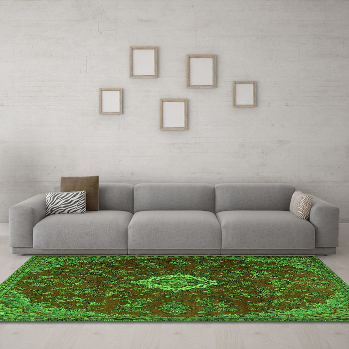 Machine Washable Persian Green Traditional Area Rugs in a Living Room,, wshtr2484grn