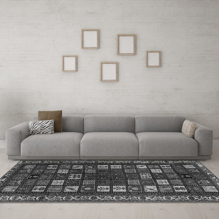 Machine Washable Persian Gray Traditional Rug in a Living Room,, wshtr2485gry