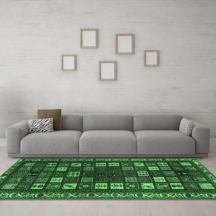 Machine Washable Persian Emerald Green Traditional Area Rugs in a Living Room,, wshtr2485emgrn