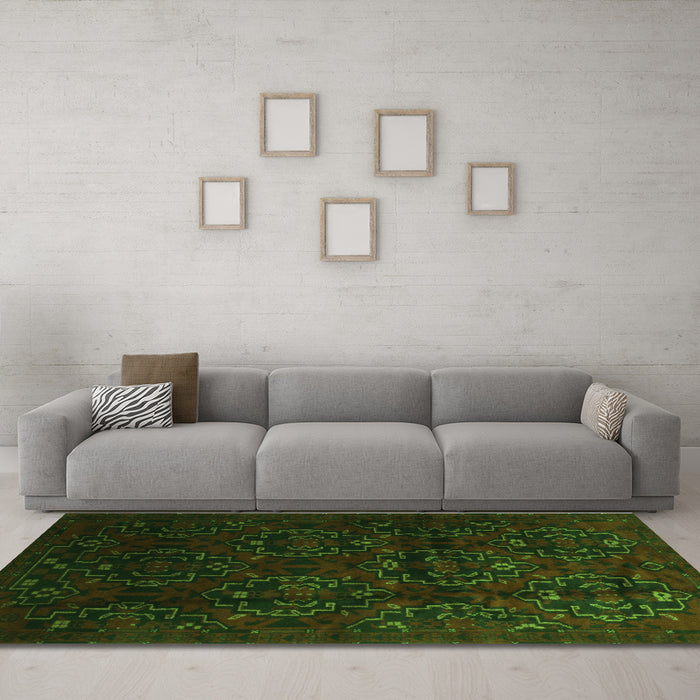 Machine Washable Persian Green Traditional Area Rugs in a Living Room,, wshtr2486grn