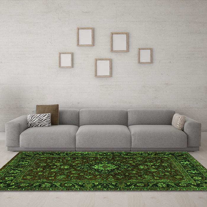 Machine Washable Persian Green Traditional Area Rugs in a Living Room,, wshtr2487grn