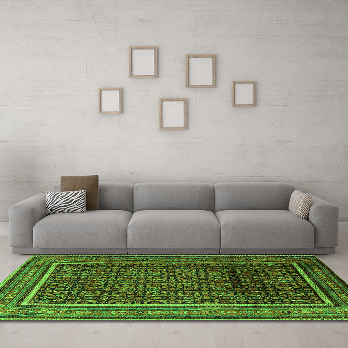 Machine Washable Persian Green Traditional Area Rugs in a Living Room,, wshtr2493grn
