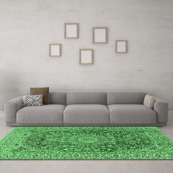 Machine Washable Medallion Emerald Green Traditional Area Rugs in a Living Room,, wshtr2494emgrn