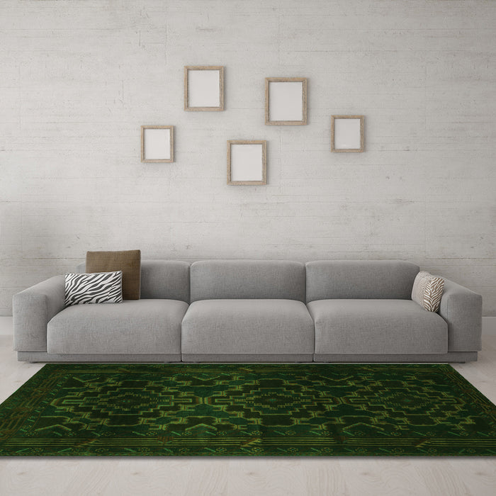 Machine Washable Persian Green Traditional Area Rugs in a Living Room,, wshtr2497grn