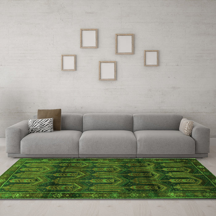 Machine Washable Persian Green Traditional Area Rugs in a Living Room,, wshtr2498grn