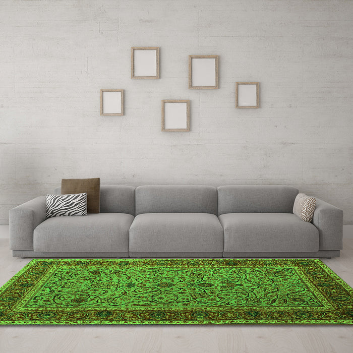 Machine Washable Persian Green Traditional Area Rugs in a Living Room,, wshtr24grn
