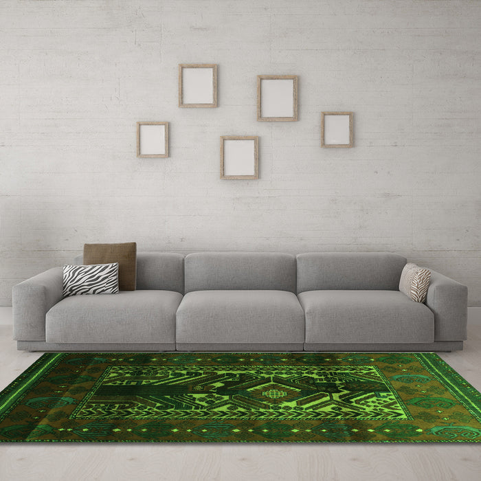 Machine Washable Persian Green Traditional Area Rugs in a Living Room,, wshtr2503grn