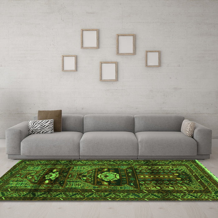 Machine Washable Persian Green Traditional Area Rugs in a Living Room,, wshtr2507grn