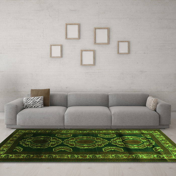 Machine Washable Persian Green Traditional Area Rugs in a Living Room,, wshtr2508grn