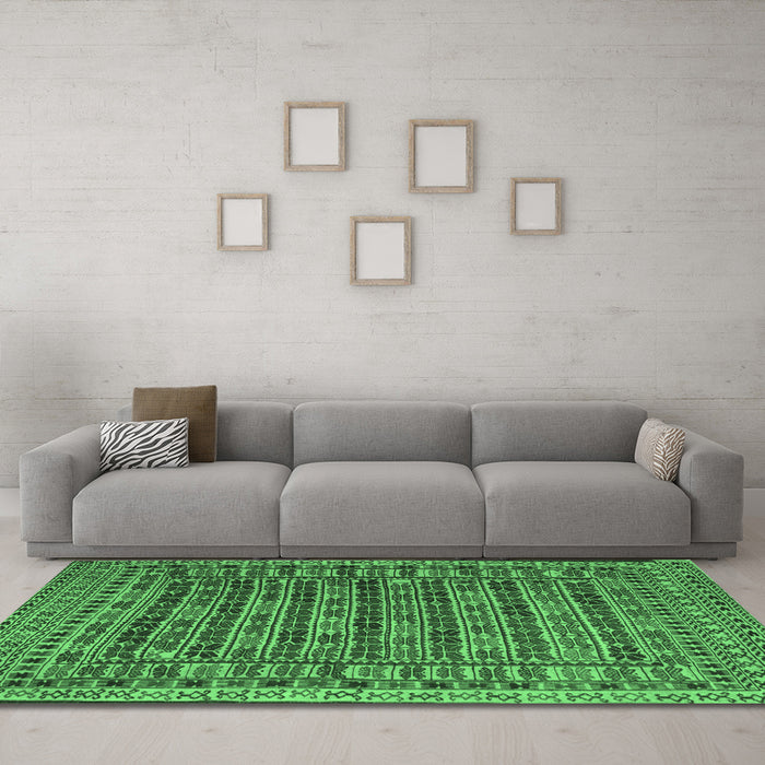 Machine Washable Persian Emerald Green Traditional Area Rugs in a Living Room,, wshtr2510emgrn