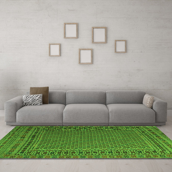Machine Washable Persian Green Traditional Area Rugs in a Living Room,, wshtr2511grn