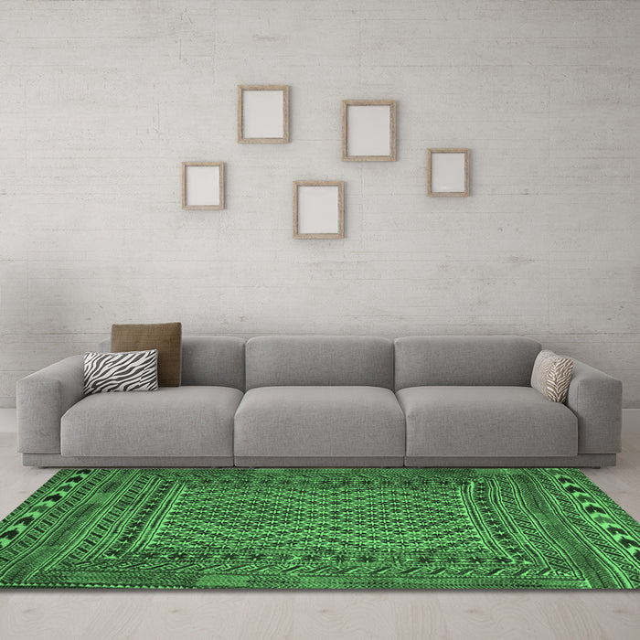 Machine Washable Persian Emerald Green Traditional Area Rugs in a Living Room,, wshtr2513emgrn