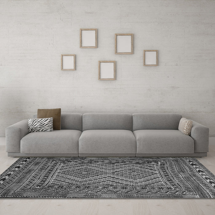 Machine Washable Persian Gray Traditional Rug in a Living Room,, wshtr2513gry