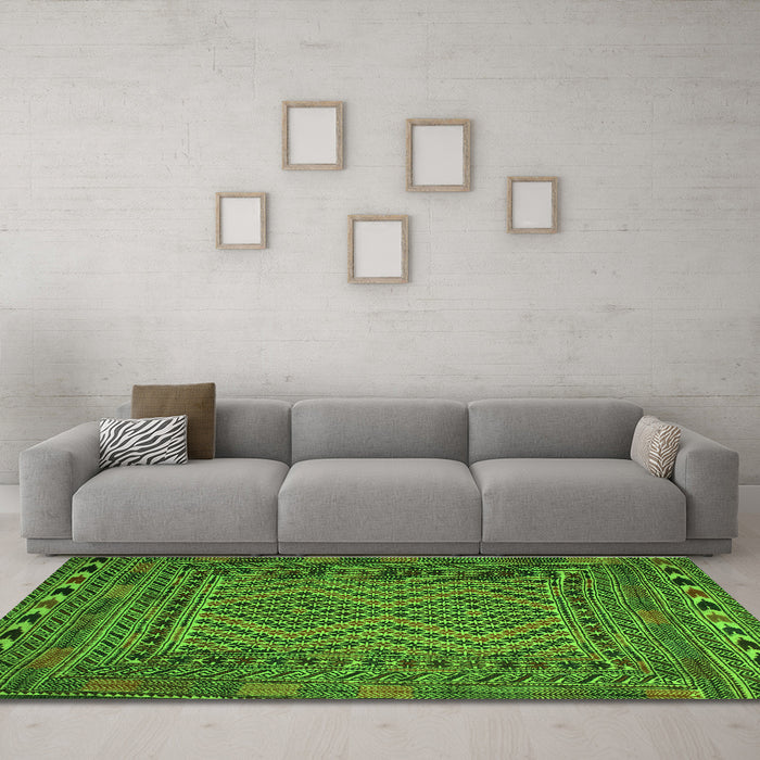 Machine Washable Persian Green Traditional Area Rugs in a Living Room,, wshtr2513grn