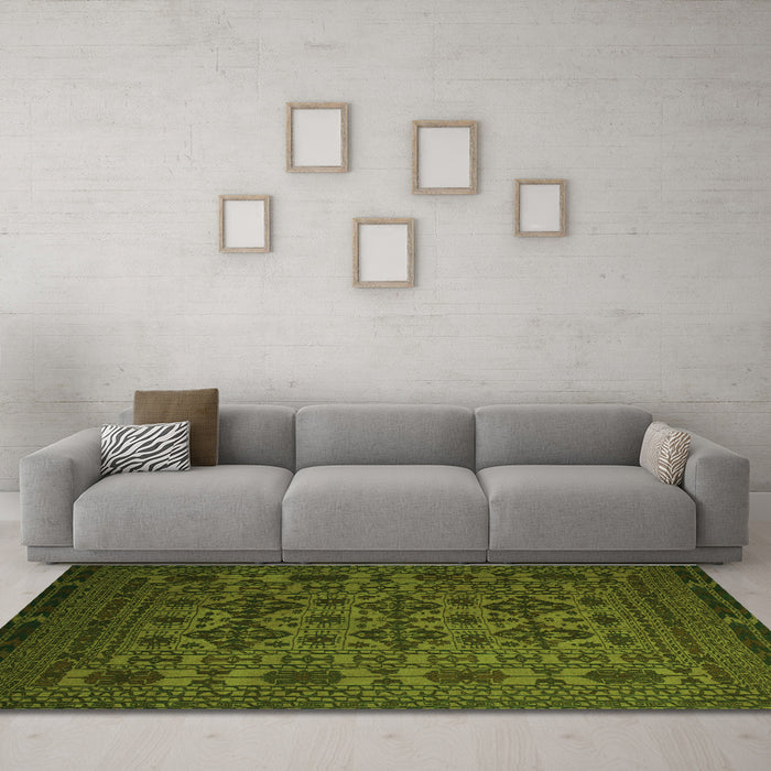 Machine Washable Persian Green Traditional Area Rugs in a Living Room,, wshtr2516grn