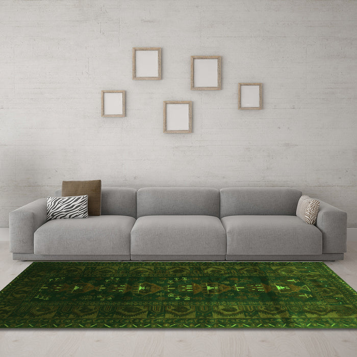 Machine Washable Persian Green Traditional Area Rugs in a Living Room,, wshtr2520grn