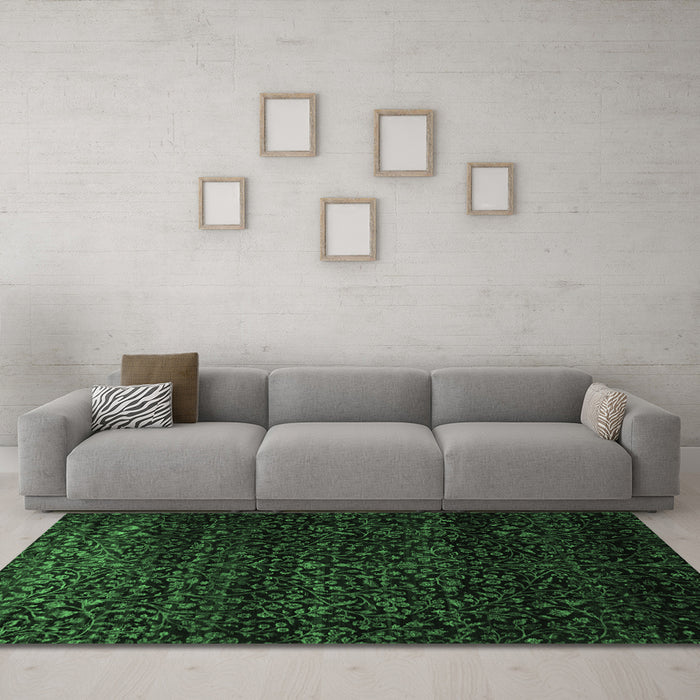 Machine Washable Persian Emerald Green Traditional Area Rugs in a Living Room,, wshtr2521emgrn