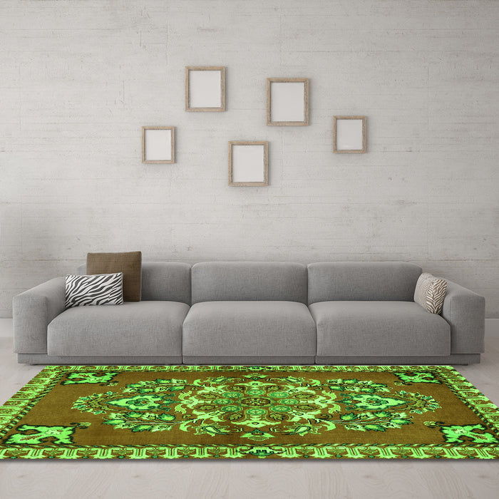 Machine Washable Persian Green Traditional Area Rugs in a Living Room,, wshtr2525grn
