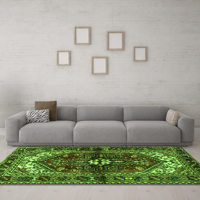 Machine Washable Persian Green Traditional Area Rugs in a Living Room,, wshtr2526grn