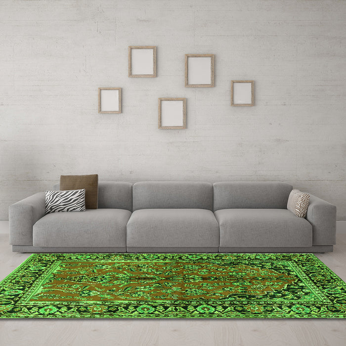 Machine Washable Persian Green Traditional Area Rugs in a Living Room,, wshtr2527grn