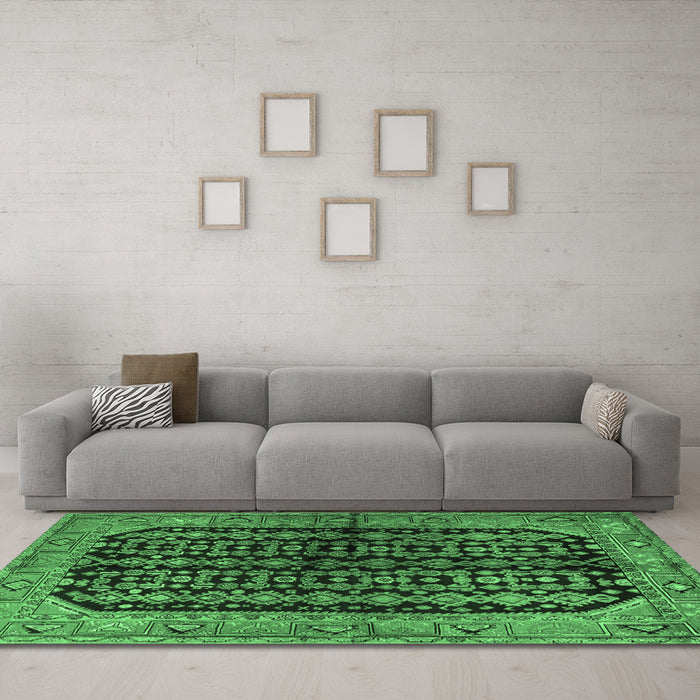 Machine Washable Persian Emerald Green Traditional Area Rugs in a Living Room,, wshtr2528emgrn