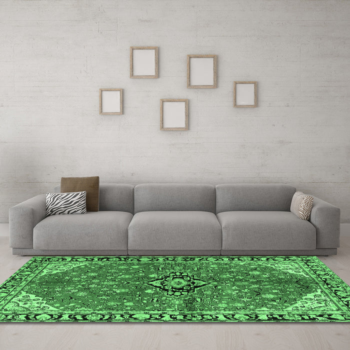 Machine Washable Medallion Emerald Green Traditional Area Rugs in a Living Room,, wshtr2529emgrn