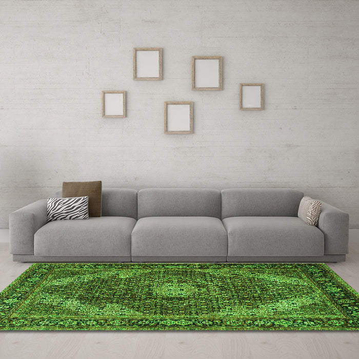 Machine Washable Persian Green Traditional Area Rugs in a Living Room,, wshtr2531grn