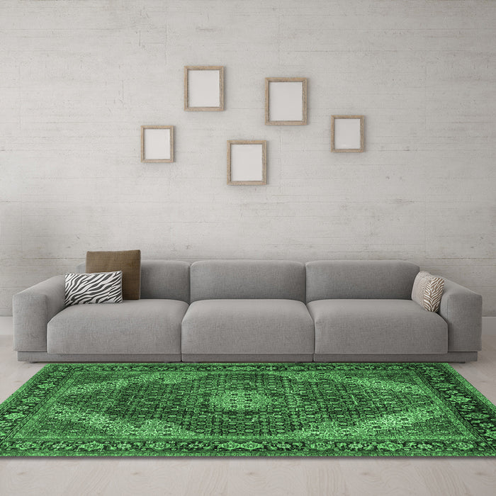 Machine Washable Persian Emerald Green Traditional Area Rugs in a Living Room,, wshtr2531emgrn